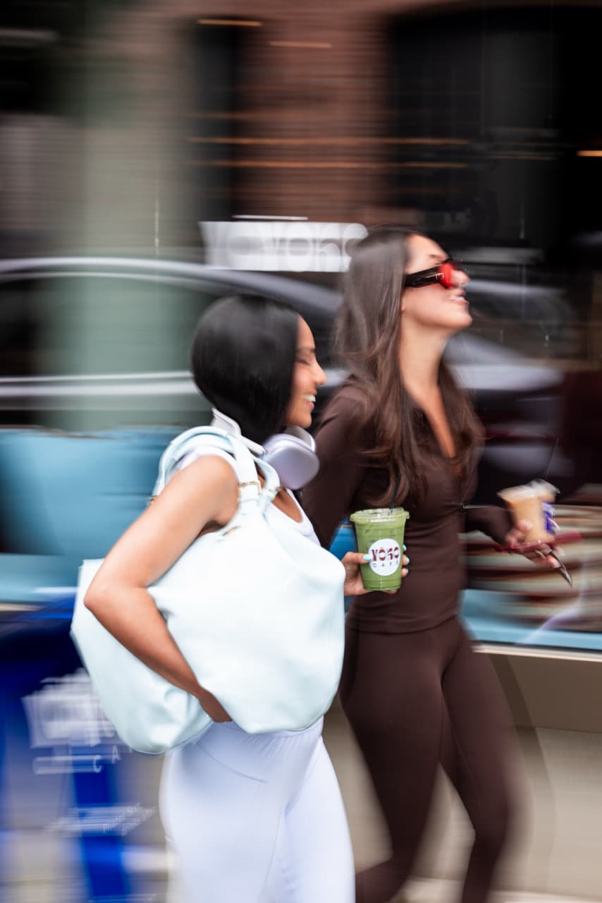 Guests walking past YOKO Café on Vorstermanstraat